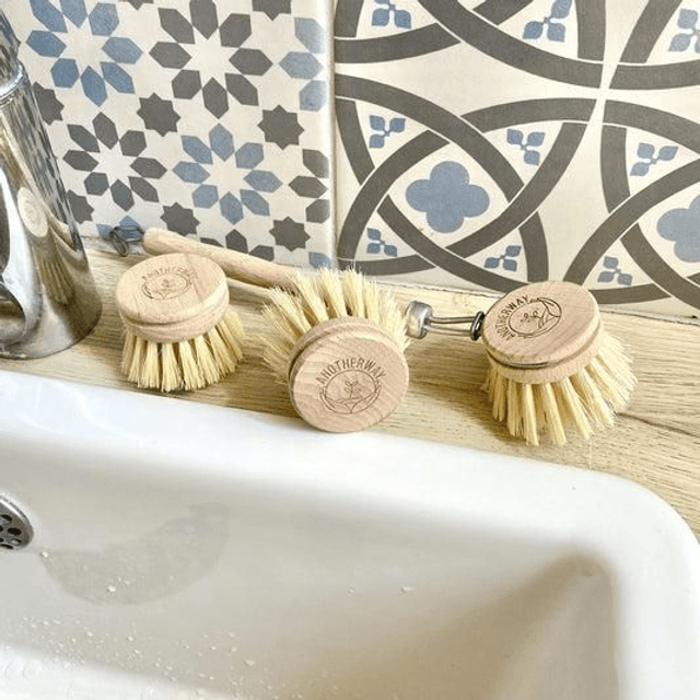 Brosse vaisselle en bois avec manche 
